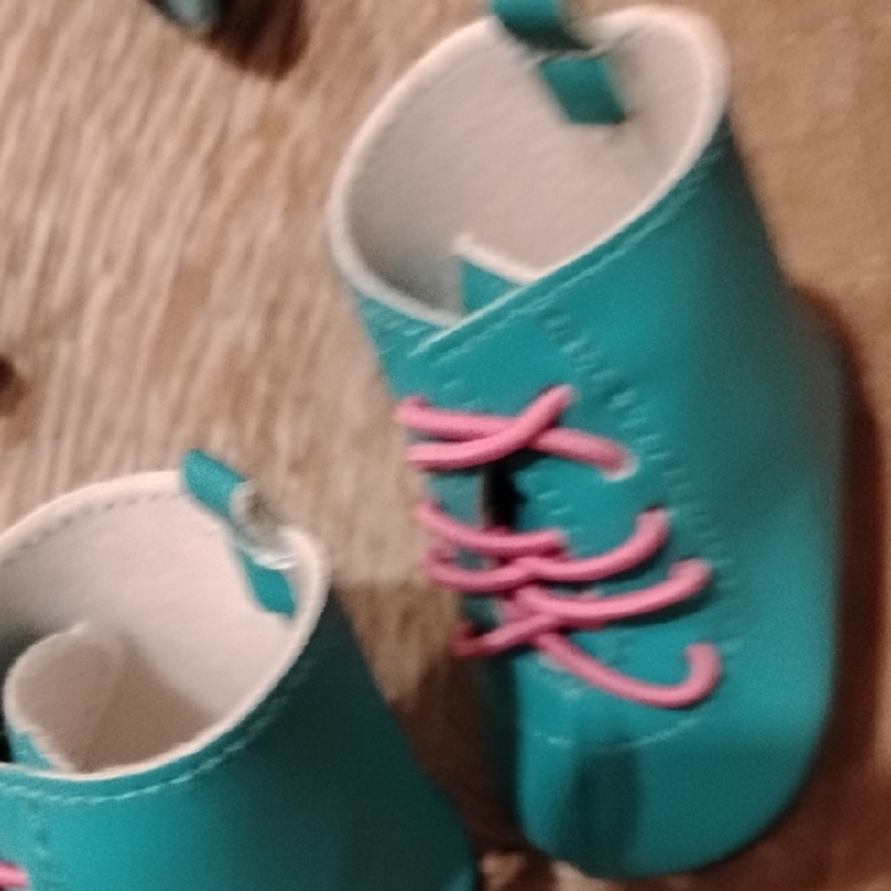 American Girl Turquoise Skates with Pink Laces - Picture 5 of 7